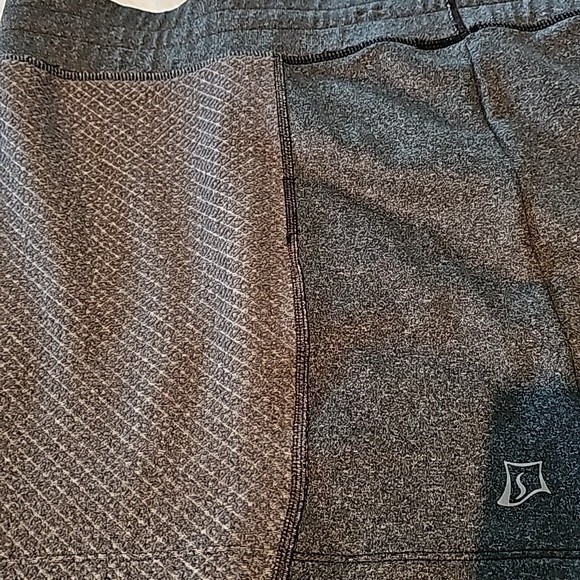 Skirt Sports: Grey Short Skirt. Size Medium. Excellent Condition! - Picture 5 of 5